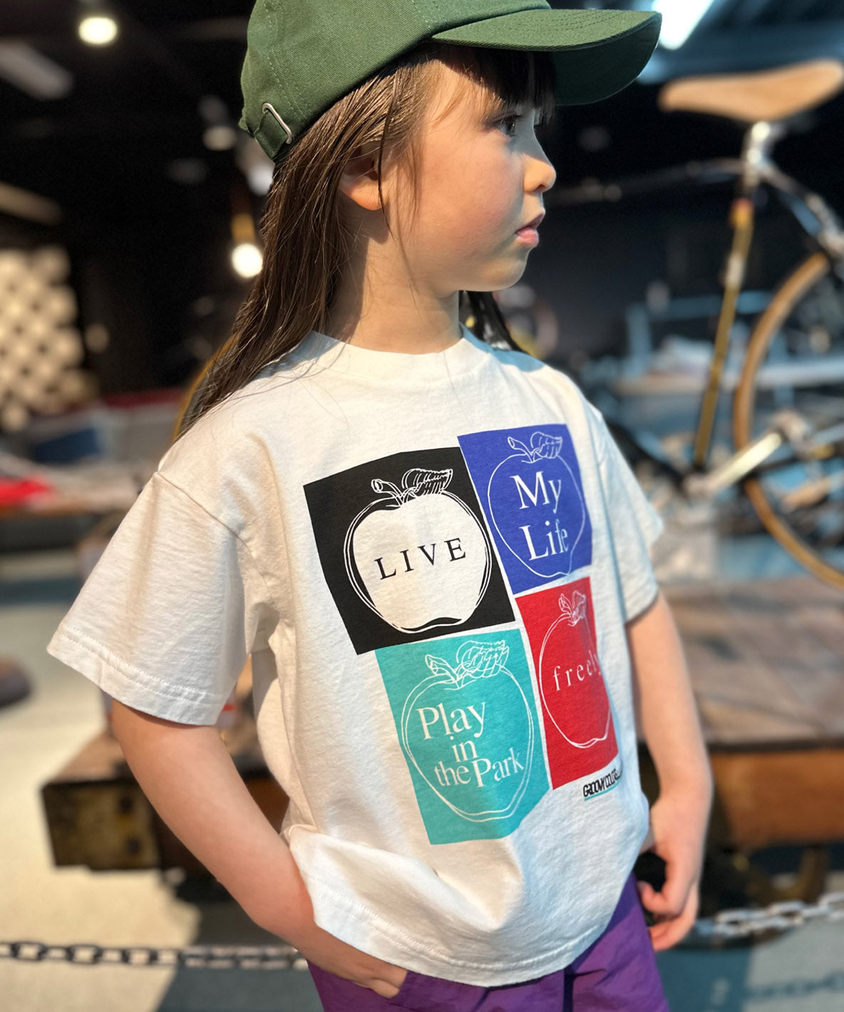ART APPLE Tee