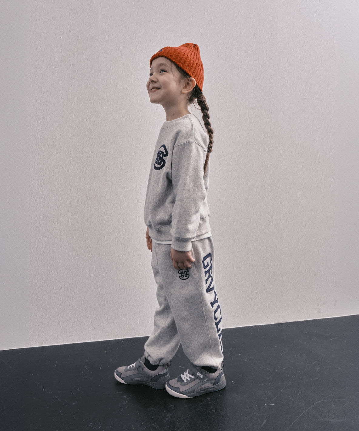 GRVYCLRS Applique Sweatshirt